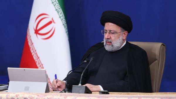 دکتر رئیسی یک قانون مصوب مجلس را برای اجرا به وزارت اقتصادی و دارایی ابلاغ کرد